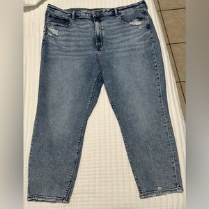 Gently used American eagle Mom Jeans with light distressing. Size 22.